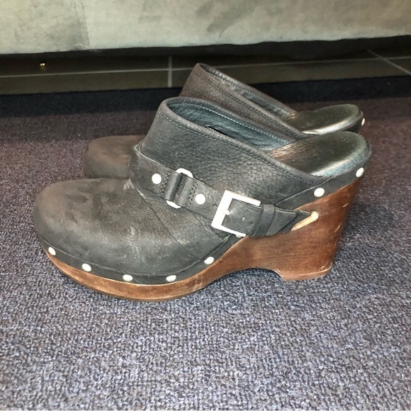 Ugg Black Natalee Suede Studded Clogs Size 8 - Picture 1 of 11